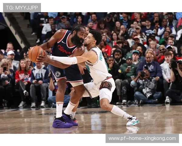 快船关键战取胜，末节三分雨淹没对手，快船常规赛三分命中率